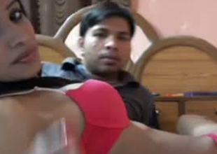 Amateur Indian couple is bringing off deviant on webcam